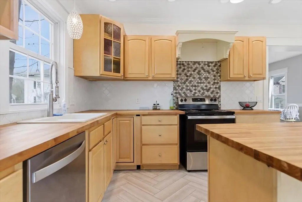 10 Middle Street Lisbon ME 04252