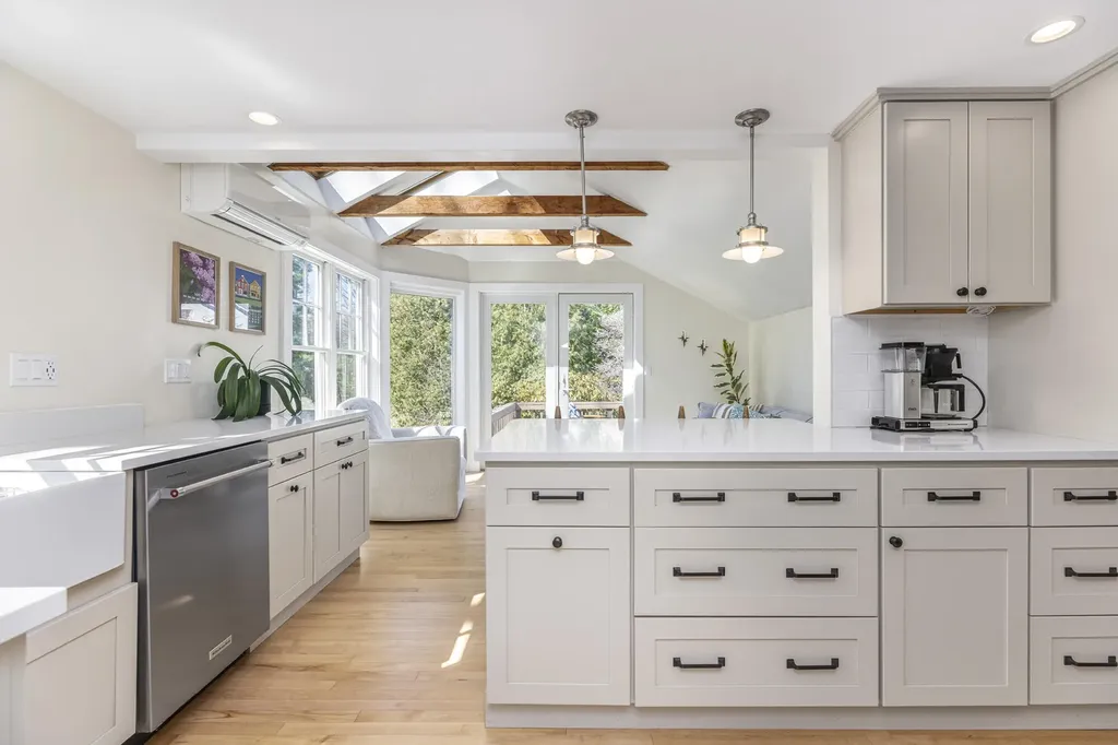 387 Mitchell Road Cape Elizabeth ME 04107