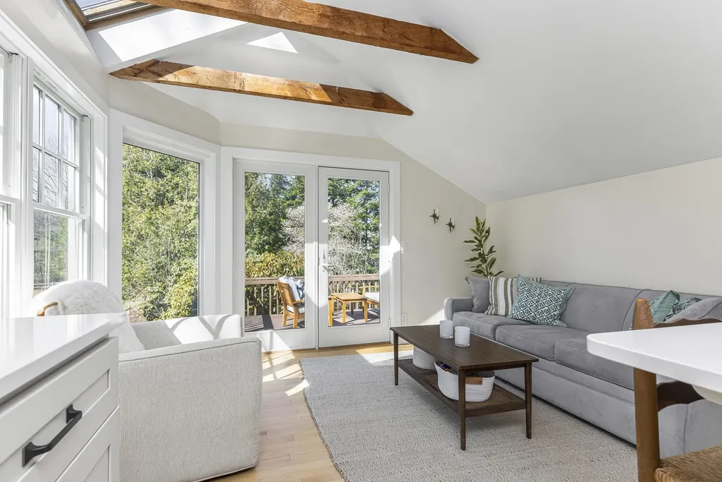 387 Mitchell Road Cape Elizabeth ME 04107