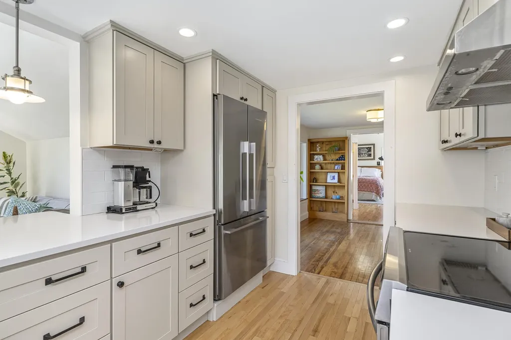 387 Mitchell Road Cape Elizabeth ME 04107