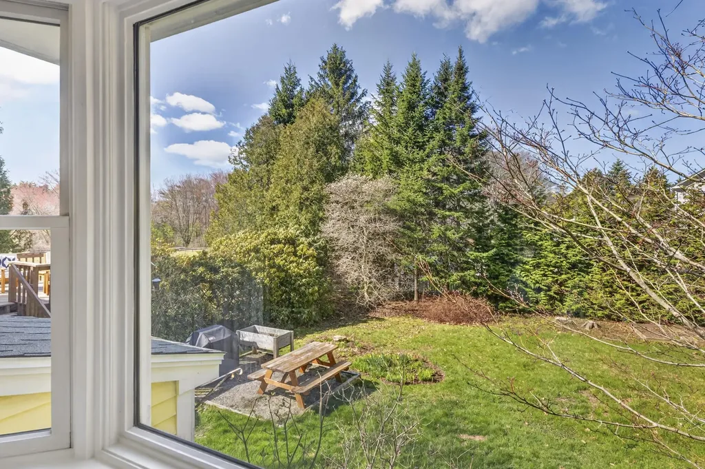 387 Mitchell Road Cape Elizabeth ME 04107
