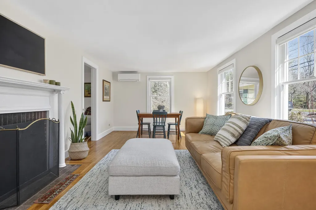 387 Mitchell Road Cape Elizabeth ME 04107