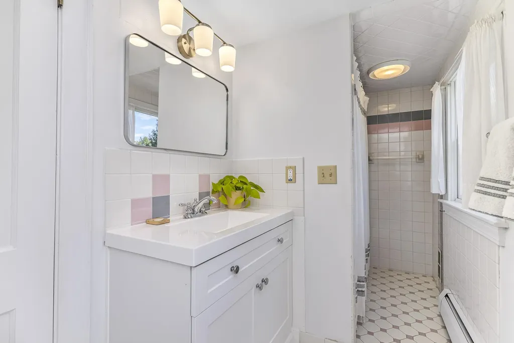 387 Mitchell Road Cape Elizabeth ME 04107