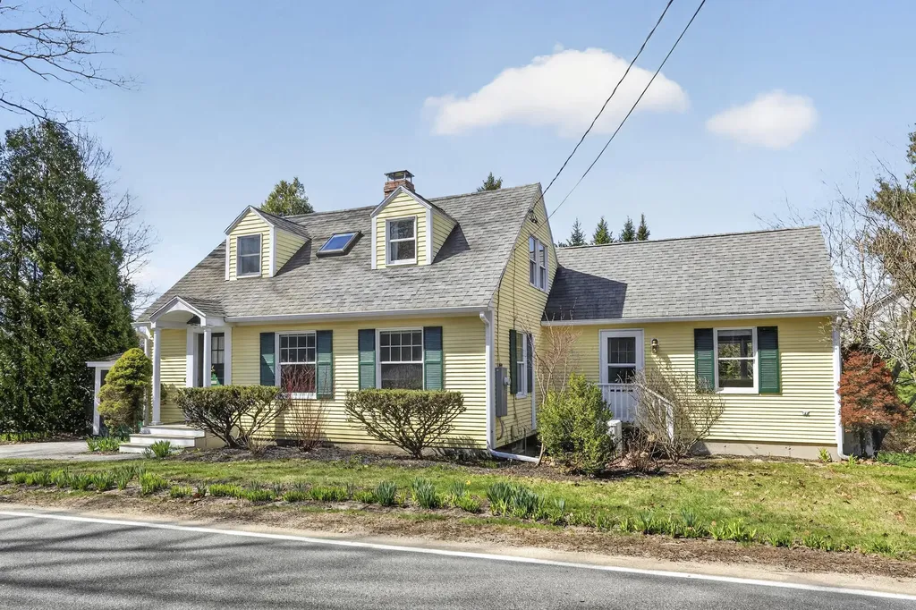 387 Mitchell Road Cape Elizabeth ME 04107