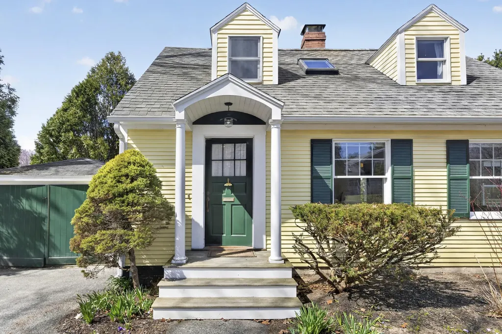 387 Mitchell Road Cape Elizabeth ME 04107