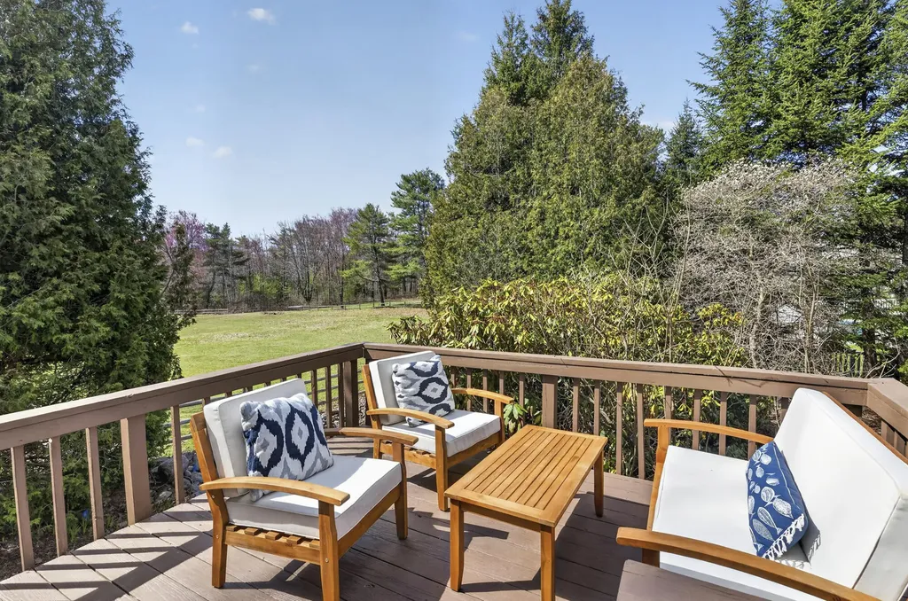 387 Mitchell Road Cape Elizabeth ME 04107