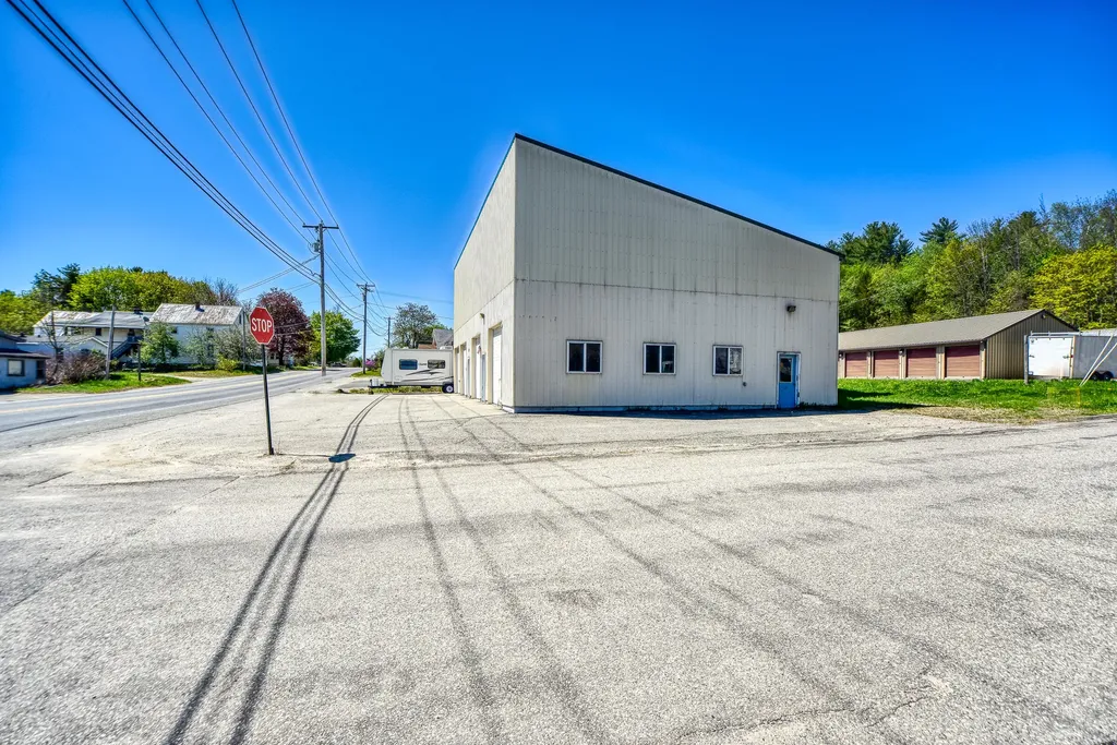 74 Route 133 Winthrop ME 04364