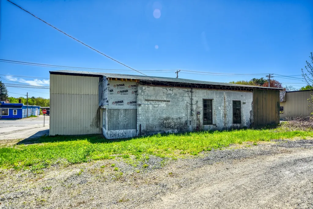74 Route 133 Winthrop ME 04364