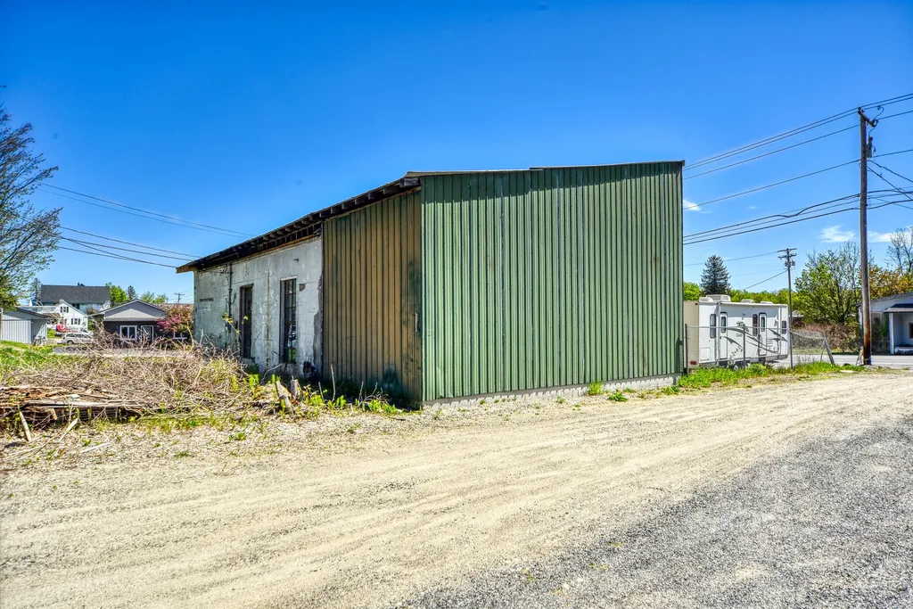 74 Route 133 Winthrop ME 04364