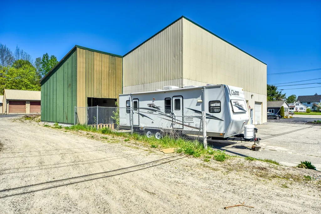 74 Route 133 Winthrop ME 04364