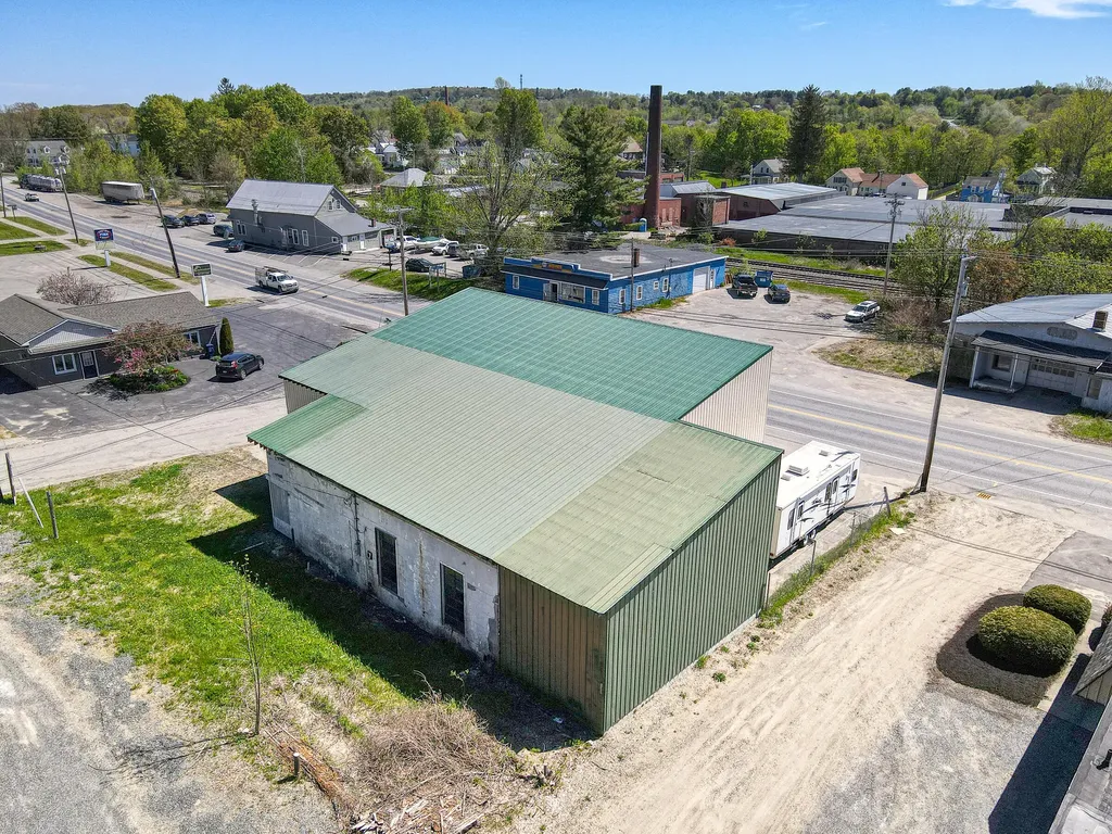 74 Route 133 Winthrop ME 04364