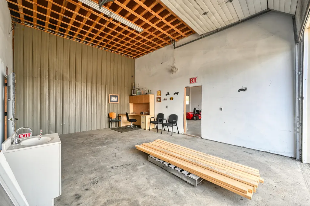 74 Route 133 Winthrop ME 04364