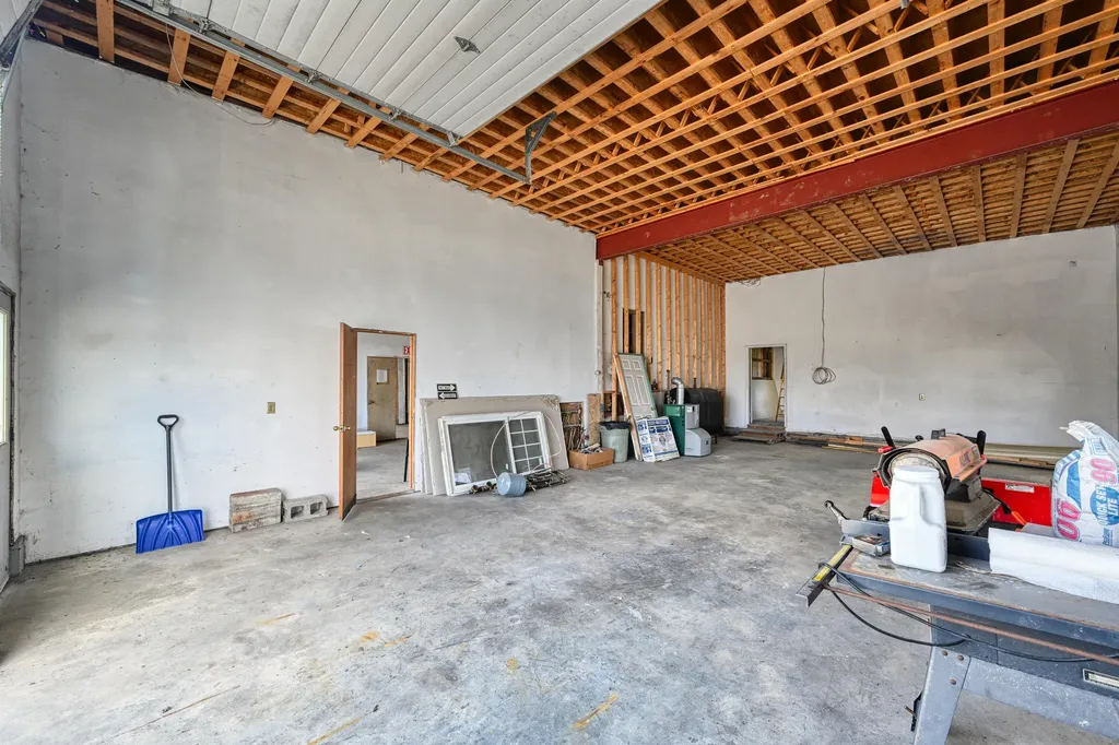 74 Route 133 Winthrop ME 04364