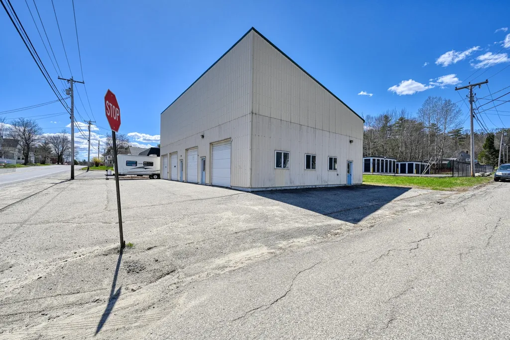 74 Route 133 Winthrop ME 04364