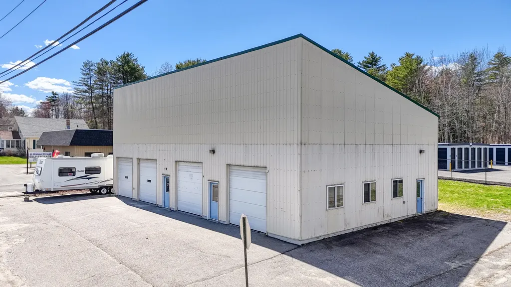 74 Route 133 Winthrop ME 04364