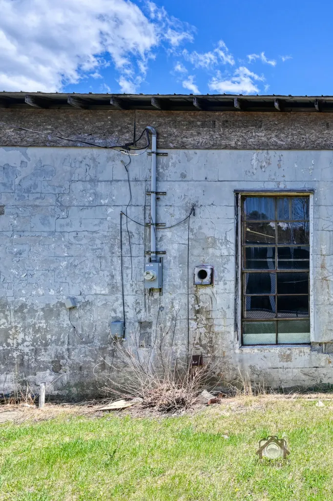 74 Route 133 Winthrop ME 04364