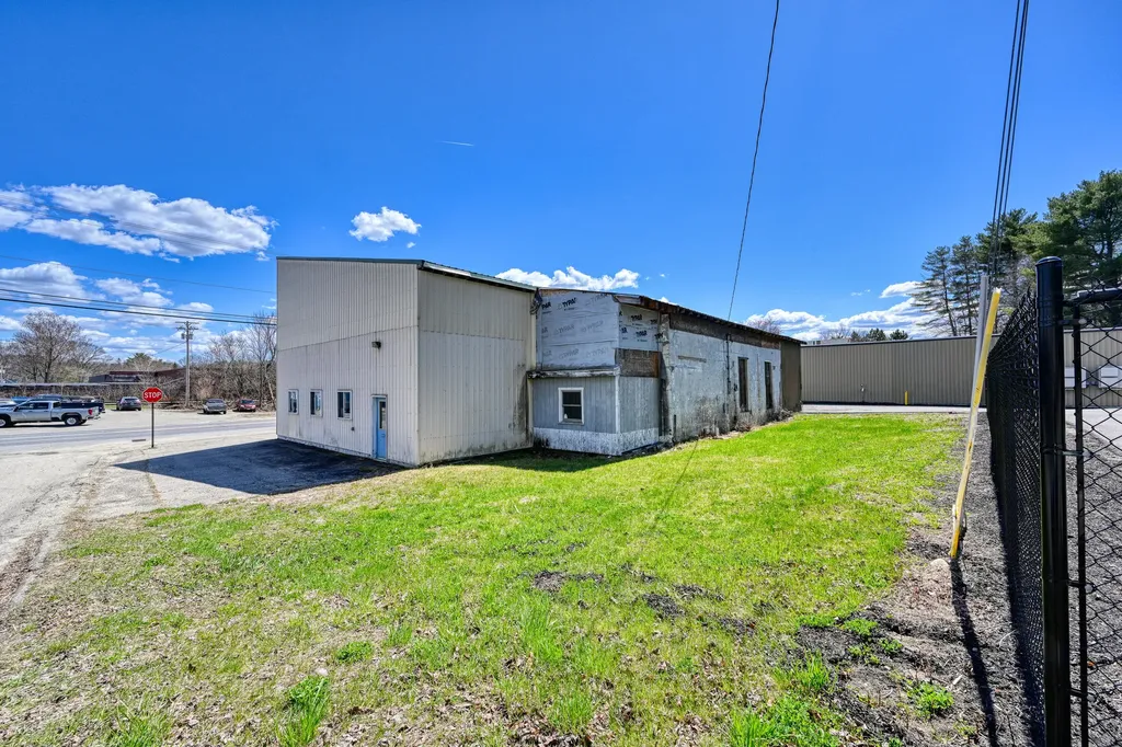 74 Route 133 Winthrop ME 04364