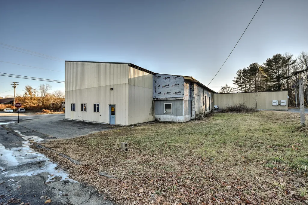 74 Route 133 Winthrop ME 04364