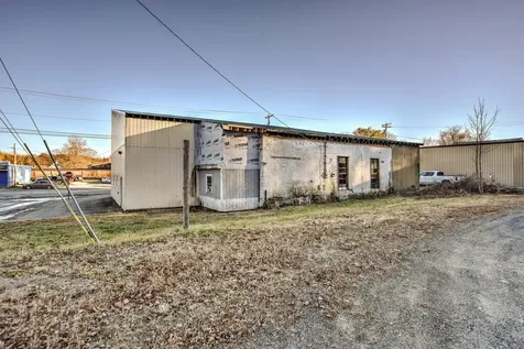 74 Route 133 Winthrop ME 04364