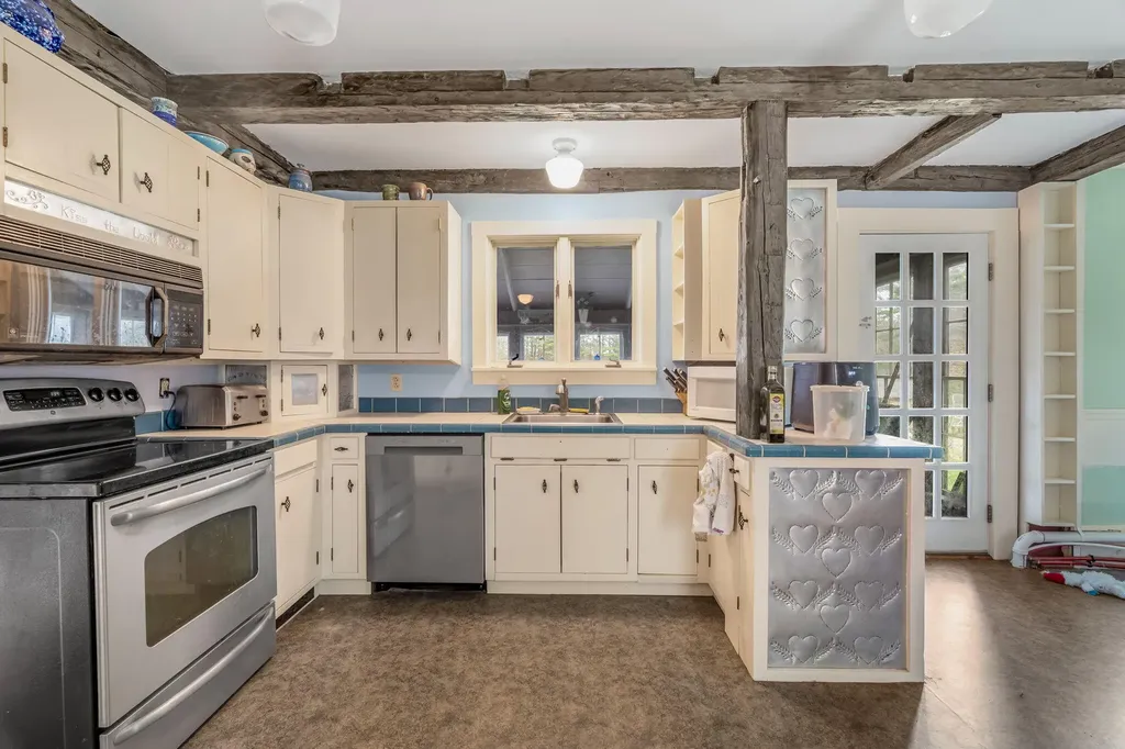 43 York Road Minot ME 04258