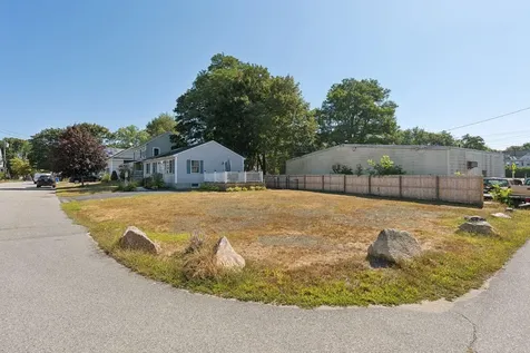 32 Robinson Street South Portland ME 04106