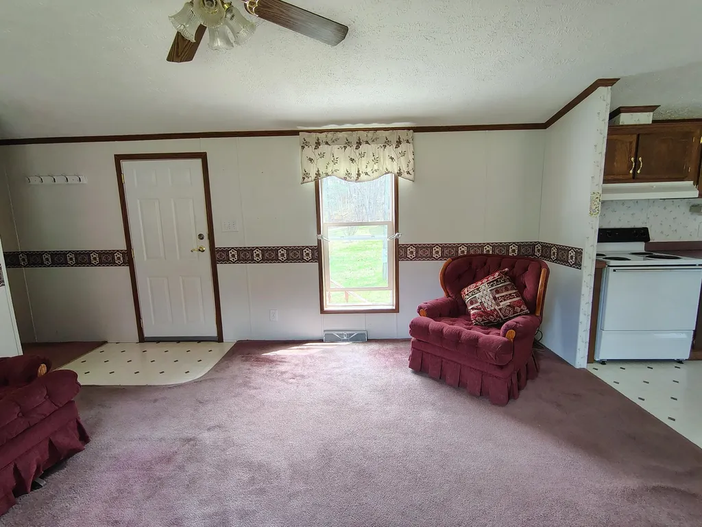 52 Hodsdon Lane Jefferson ME 04348