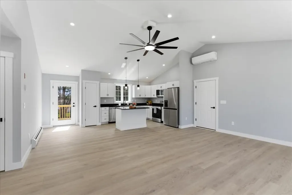 10 Meadow Lane Oxford ME 04270