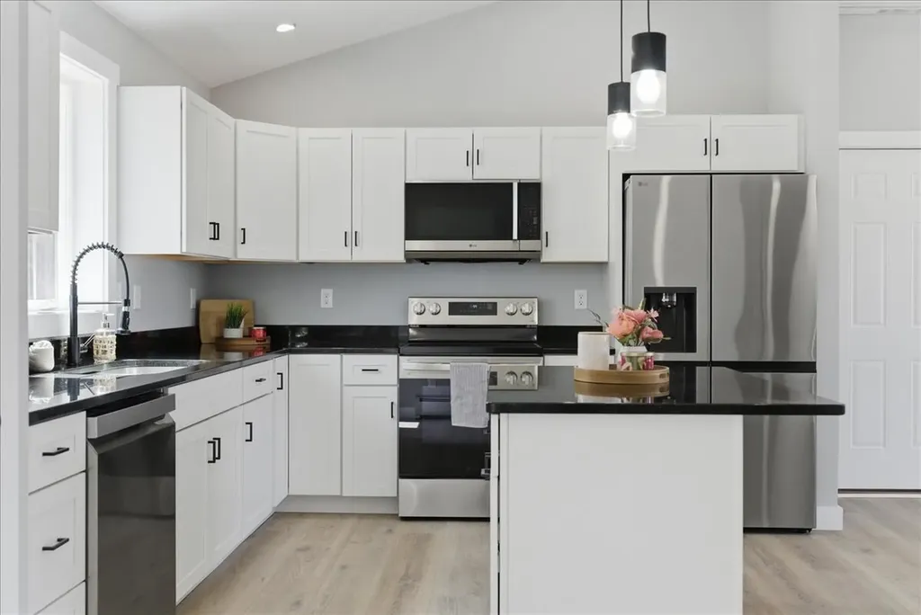 10 Meadow Lane Oxford ME 04270
