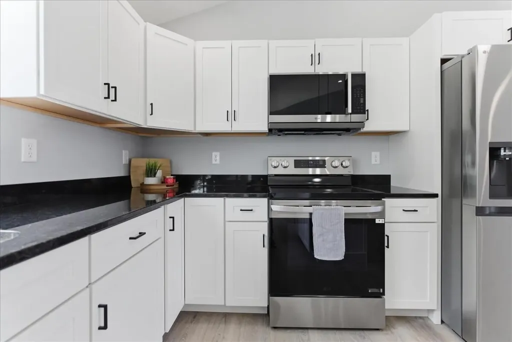 10 Meadow Lane Oxford ME 04270