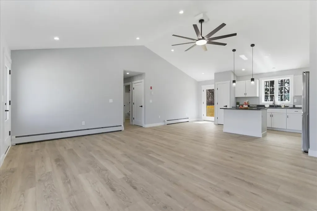10 Meadow Lane Oxford ME 04270