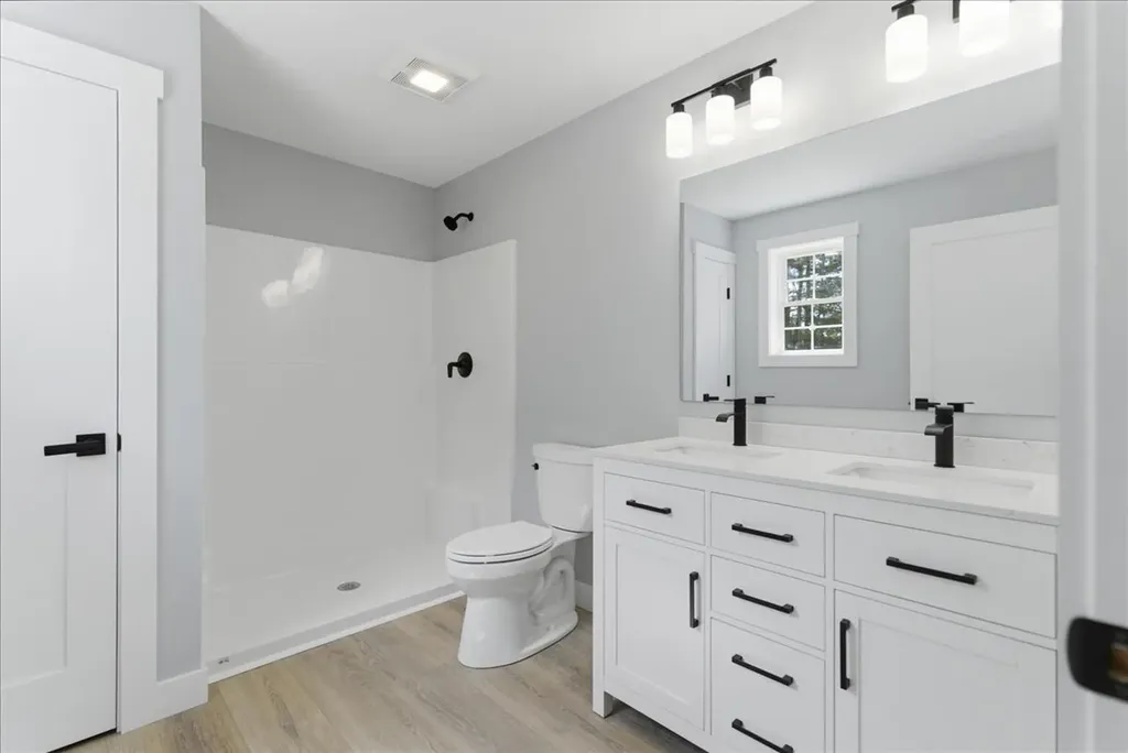 10 Meadow Lane Oxford ME 04270