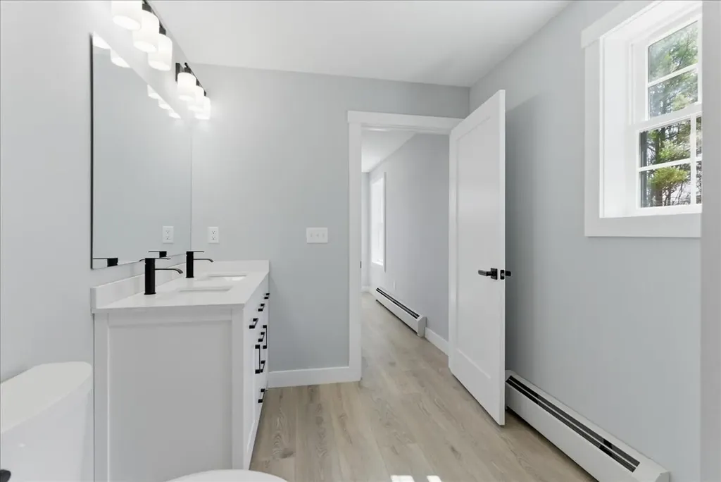 10 Meadow Lane Oxford ME 04270