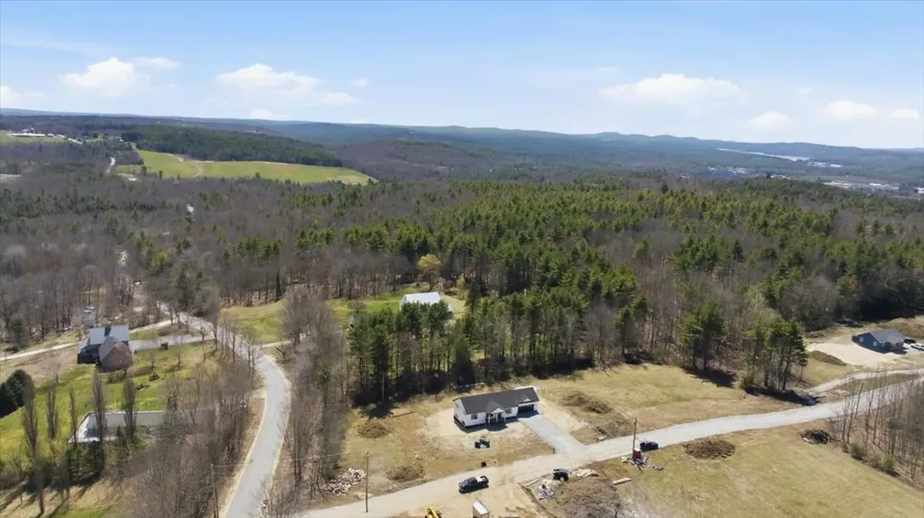 10 Meadow Lane Oxford ME 04270