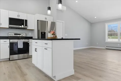 10 Meadow Lane Oxford ME 04270