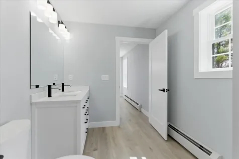 10 Meadow Lane Oxford ME 04270