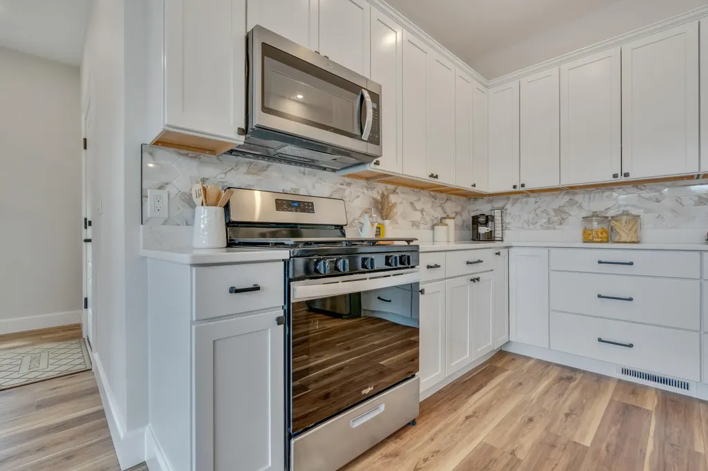 43 Middle Road Falmouth ME 04105