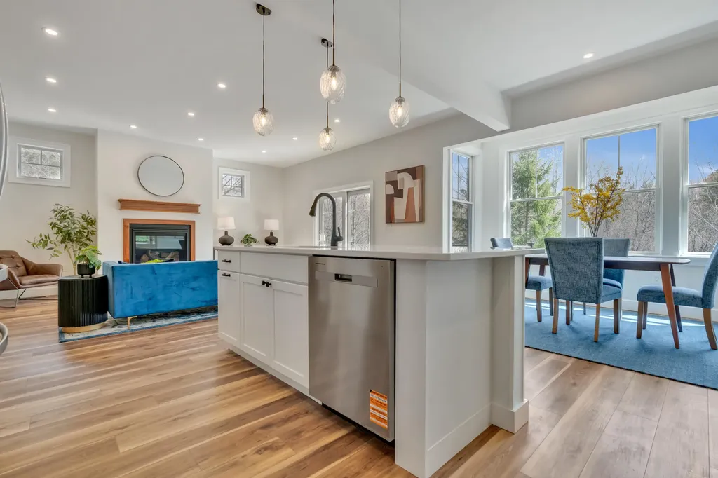 43 Middle Road Falmouth ME 04105