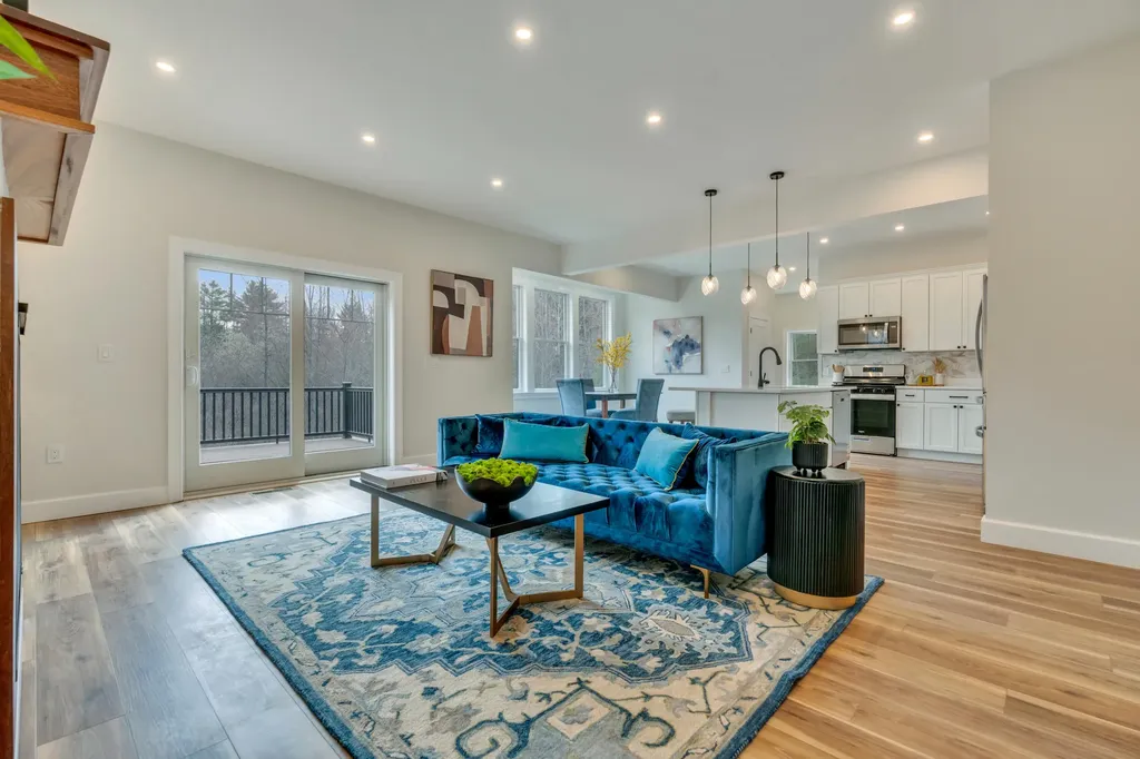 43 Middle Road Falmouth ME 04105