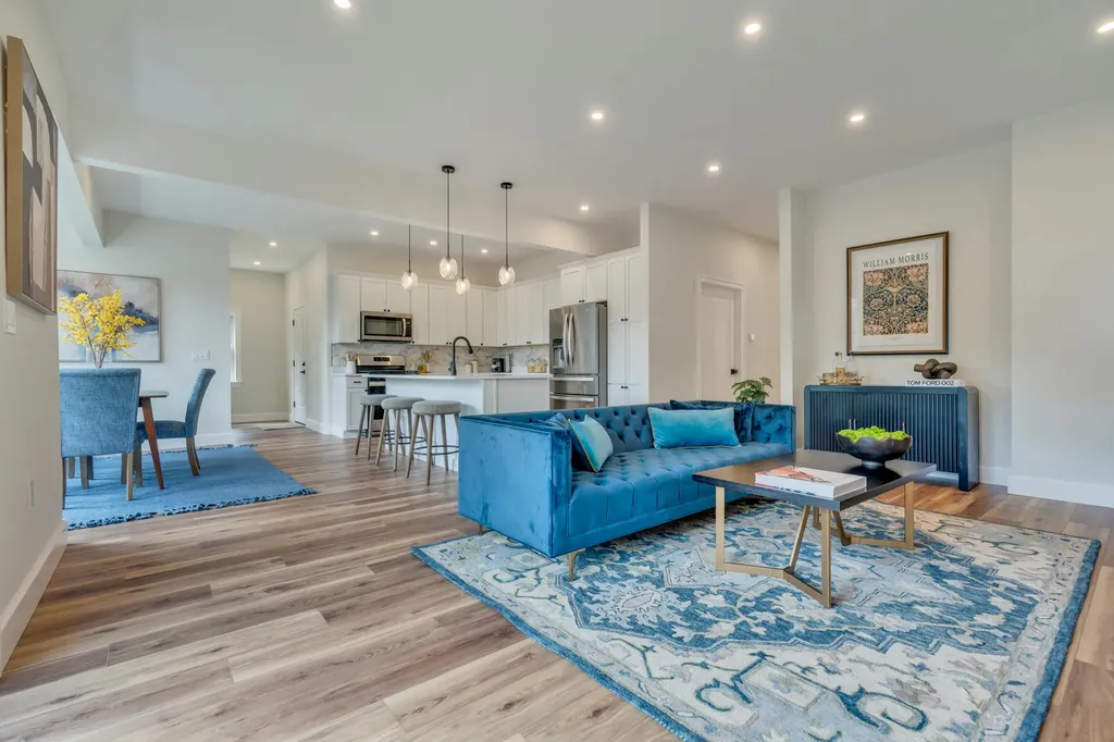 43 Middle Road Falmouth ME 04105