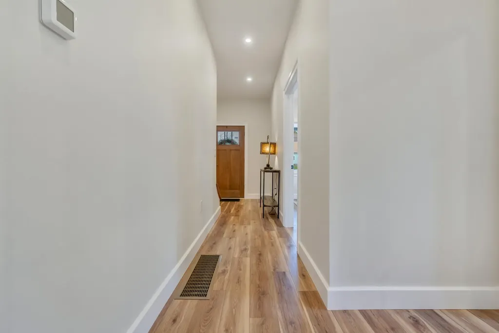 43 Middle Road Falmouth ME 04105