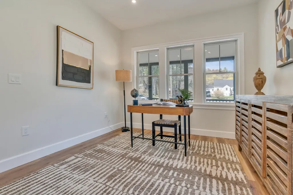 43 Middle Road Falmouth ME 04105