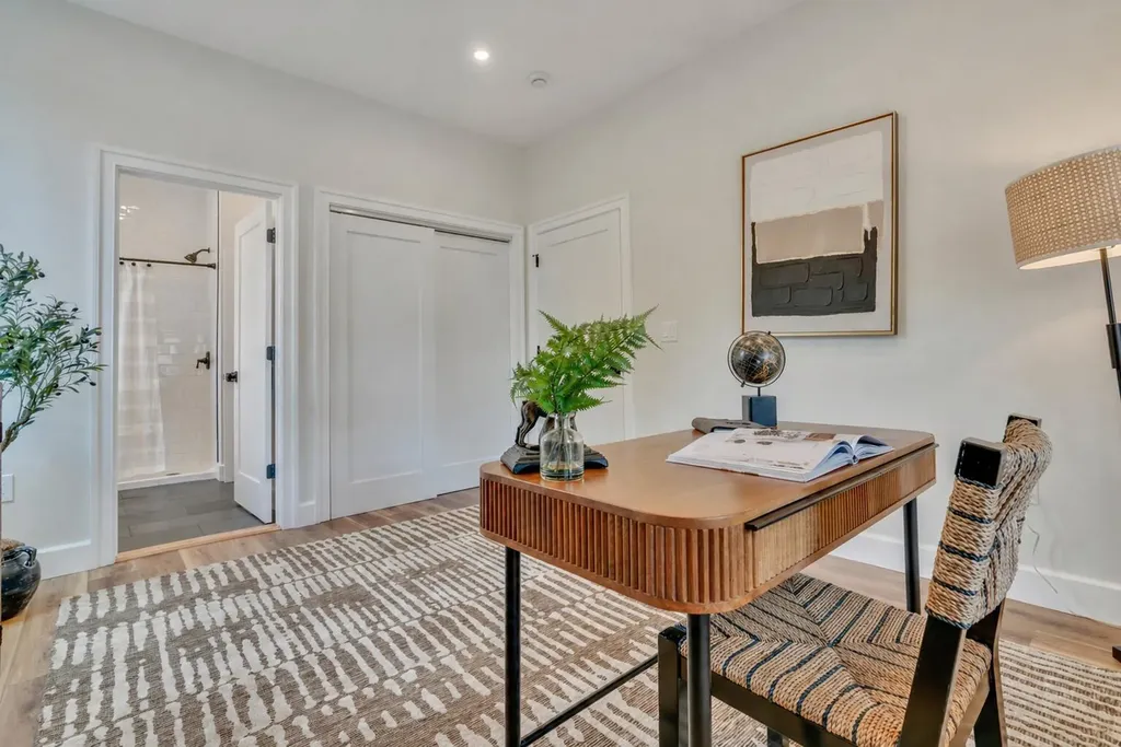 43 Middle Road Falmouth ME 04105