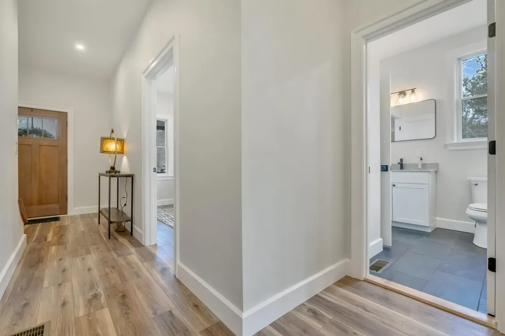 43 Middle Road Falmouth ME 04105