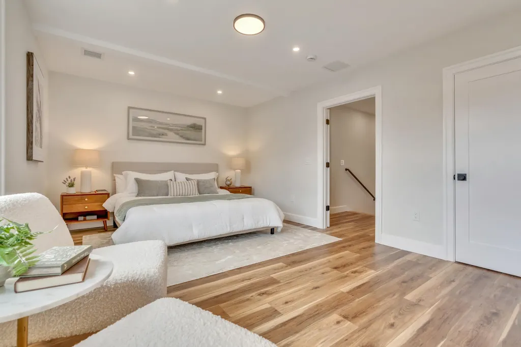 43 Middle Road Falmouth ME 04105
