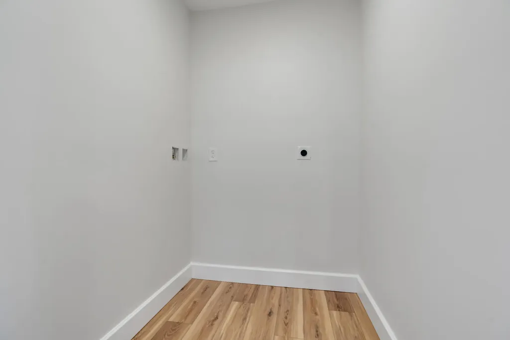43 Middle Road Falmouth ME 04105