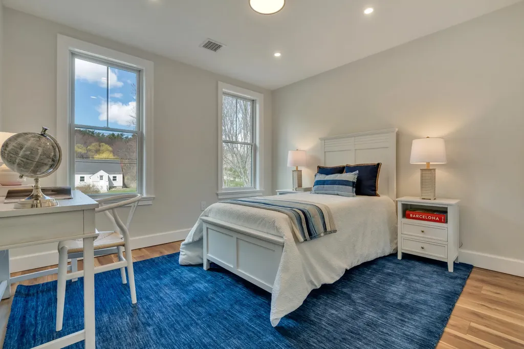 43 Middle Road Falmouth ME 04105