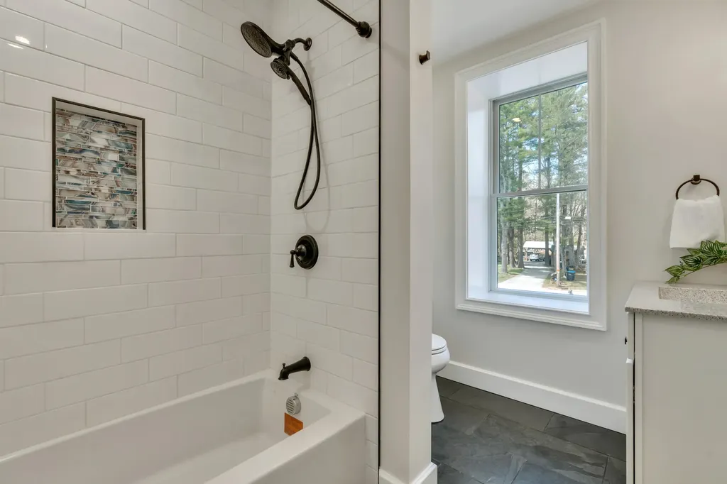 43 Middle Road Falmouth ME 04105