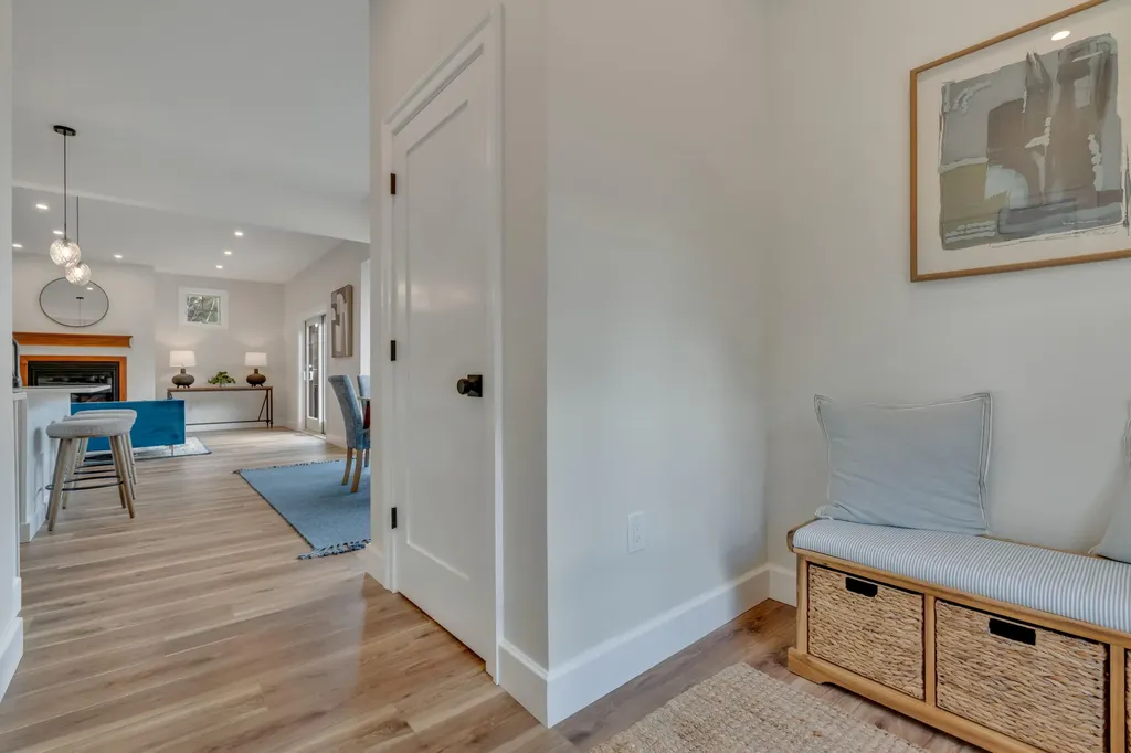 43 Middle Road Falmouth ME 04105