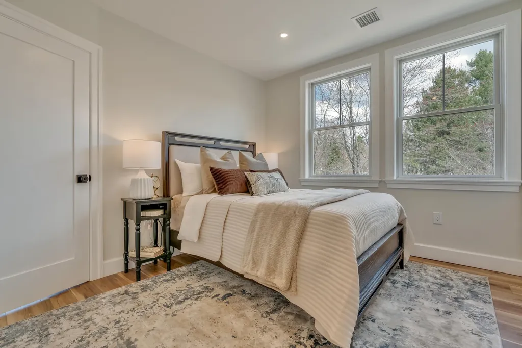 43 Middle Road Falmouth ME 04105