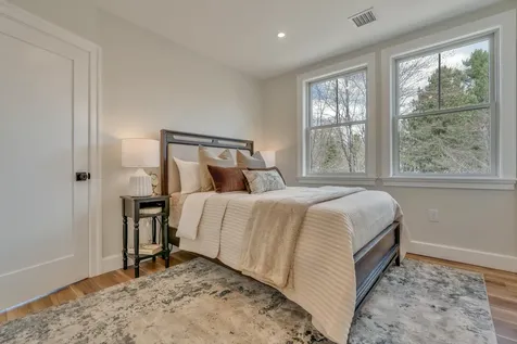 43 Middle Road Falmouth ME 04105